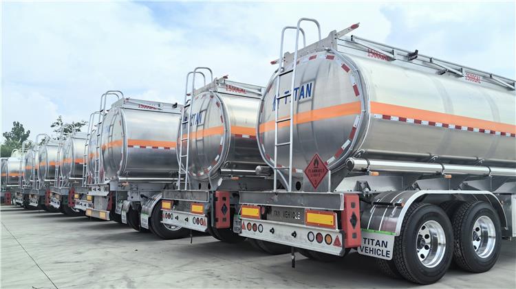 2 Axle Aluminum Fuel Tanker Trailer for Sale In Nigeria
