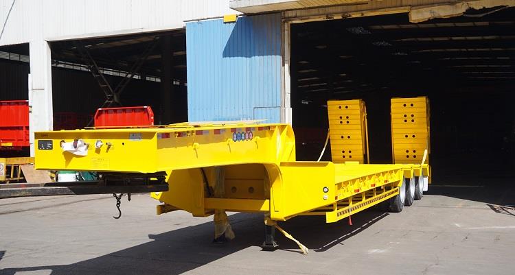 Used Tri Axle Low Loader Truck Trailer for Sale in Ghana Accra
