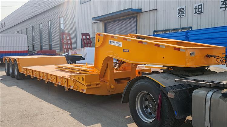 Tri Axle Removable Gooseneck Trailer for Sale In Nigeria