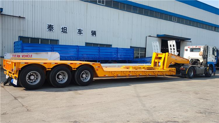 Tri Axle Removable Gooseneck Trailer for Sale In Nigeria