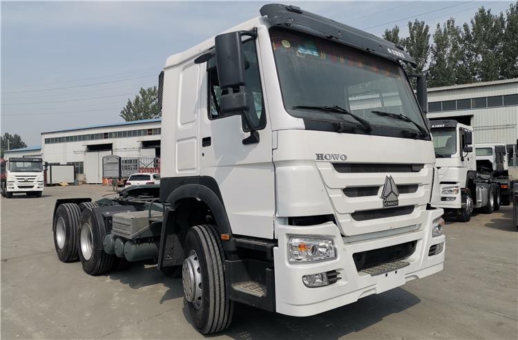 Complete Used Howo Tractor Truck 6x4 for Sale In Lagos