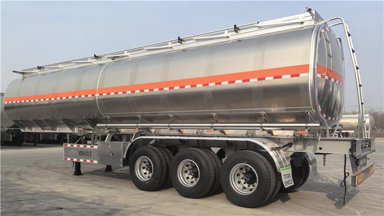 3 Axle Aluminum Fuel Tanker Trailer for Sale In Lagos, Nigeria