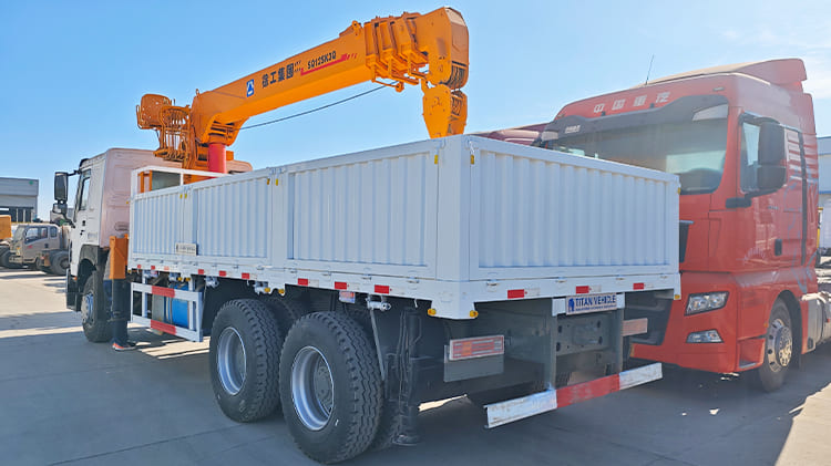 Truck Mounted Crane with Hydraulic Boom for Sale in Nigeria