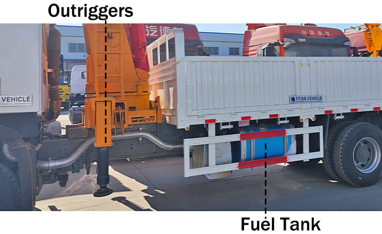 Truck Mounted Crane with Hydraulic Boom for Sale in Nigeria